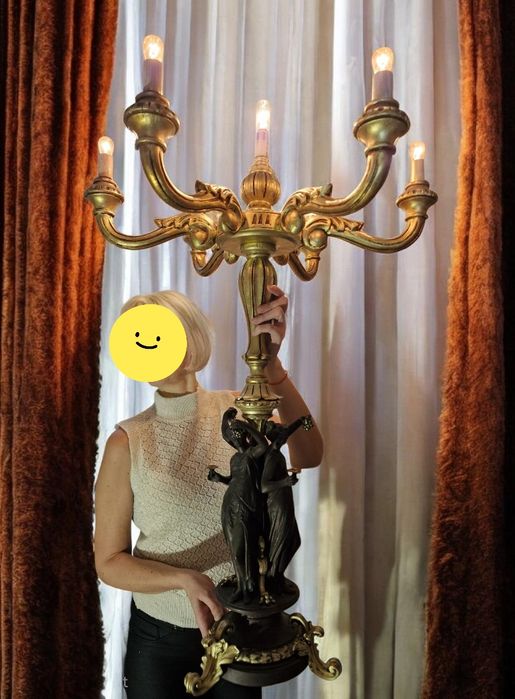 Lampa veche  Trei Gratii statueta metal si lemn -cap de scara