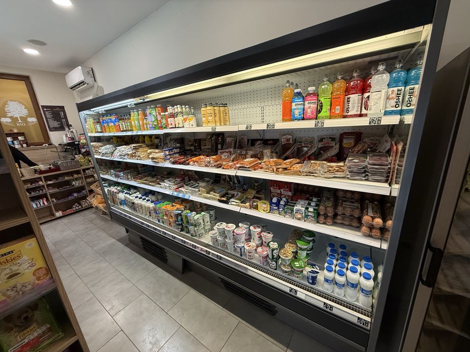 Хладилна витрина отворена