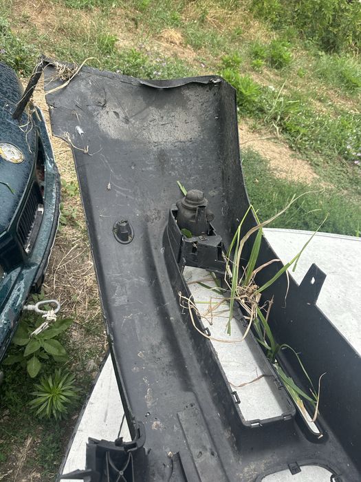 Продавам fr броня след удар.