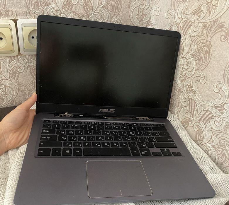 Ноутбук Asus под ремонт или запчасти