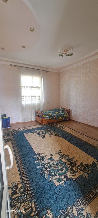 Назарбек Тарновда уй сотилади.4соток5хона.Газ,свет,сув,канализация бор