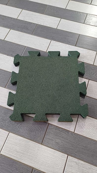 Продам резиновую плитку 50×50×1см