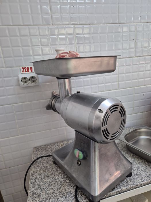 Mașina de Tocat ,Cuier.etc