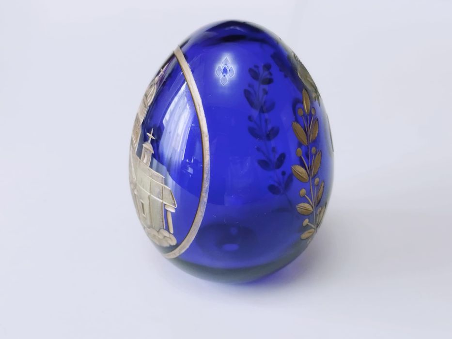 Ou din sticla albastru cobalt, sculptat manual