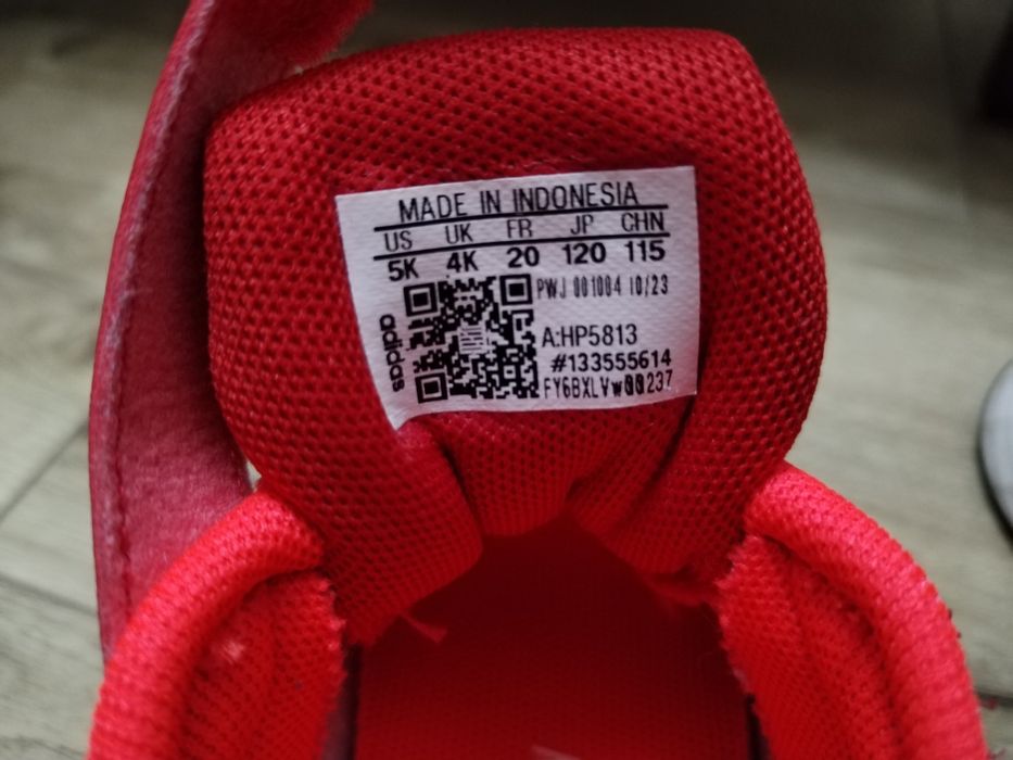 Adidași unisex noi mărimea 20