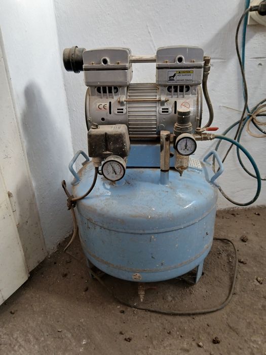 Vând scaun stomatologic funcțional, nemțesc complet, și autoclav .