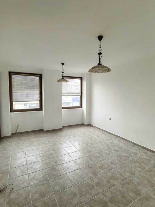 Продава се Двустаен апартамент в Плевен, Идеален център - 54 кв.м за 2019 €/кв.м - Снимка #1