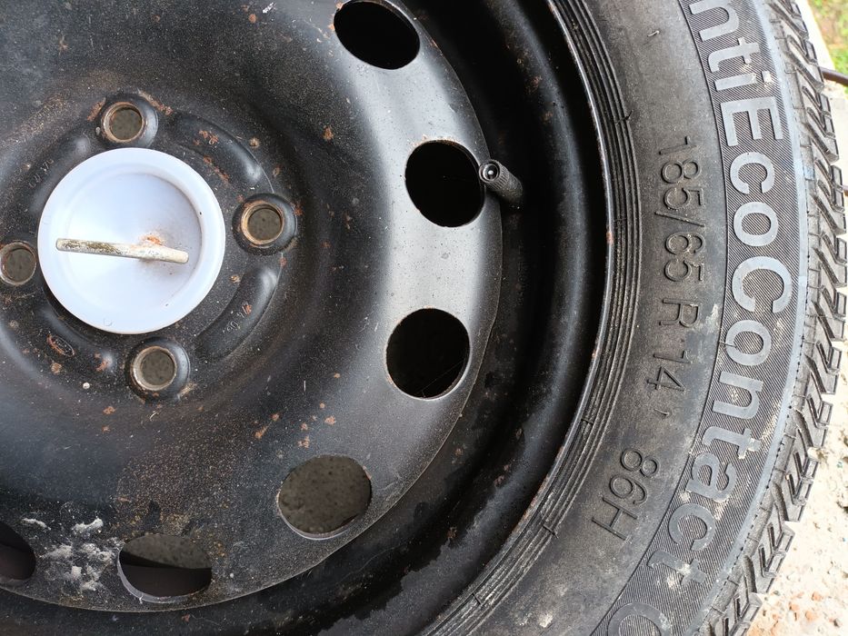 Roata a fost rezeva la ford ,se potriveste pe mai multe tipuri de ford