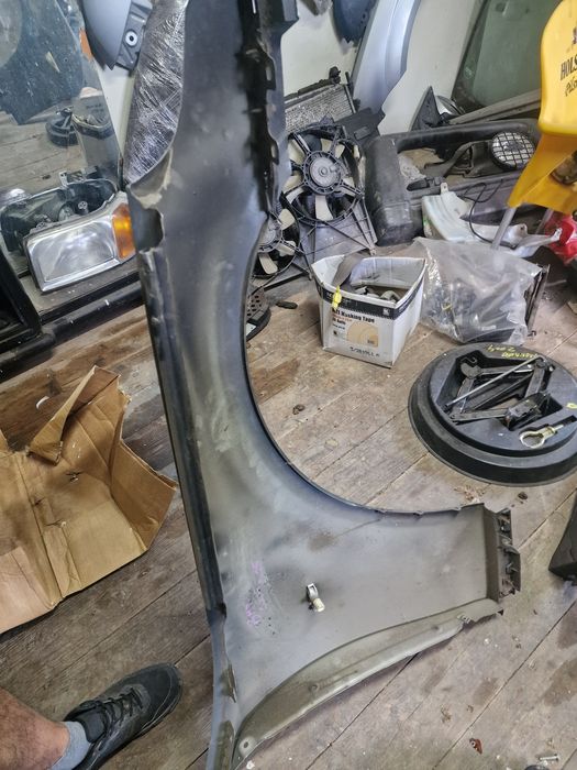 Aripa aripi fata bmw e60