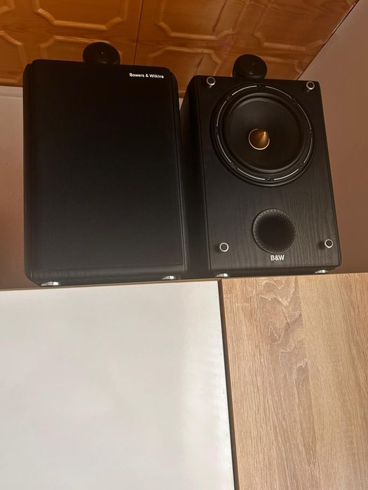 Superbe ! Boxe bowers & wilkins knight edition, high high end , impec