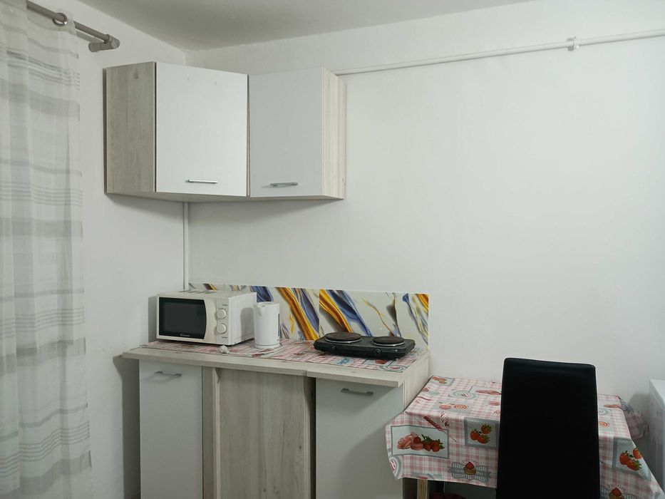 Inchiriez garsoniera zona vasile Arron
