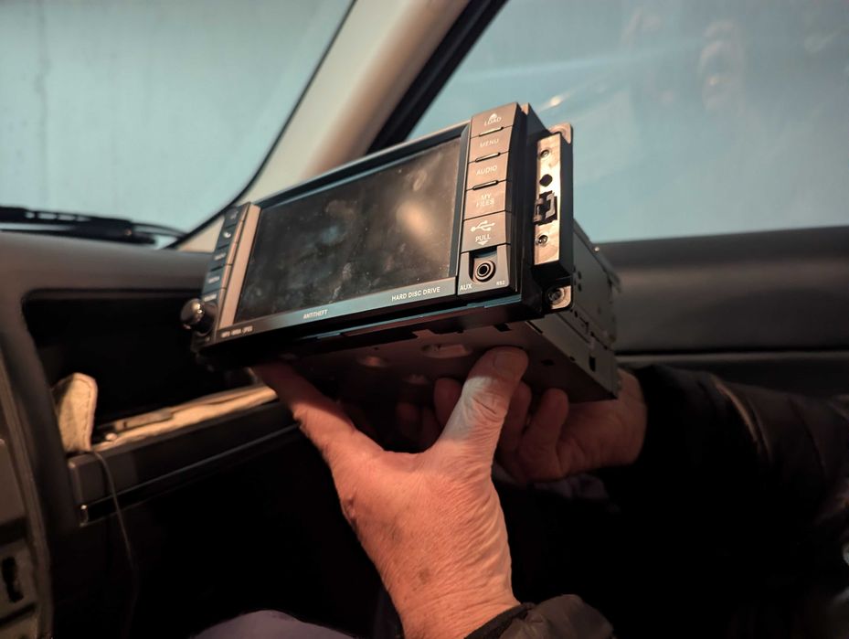 UConnect 430 мултимедия със сензорен дисплей, радио за Jeep Compass, Patriot, Dodge Caliber, Ram, Chrysler и други 2011 г