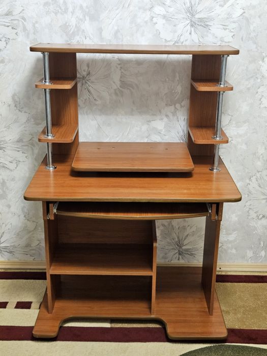 Продаю компьютерный стол