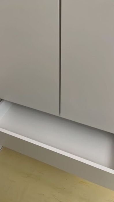 Продам не брльшой шкаф