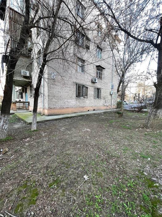 Продается 3 комнатная квартира Ц-13  1,5 линии от дороги