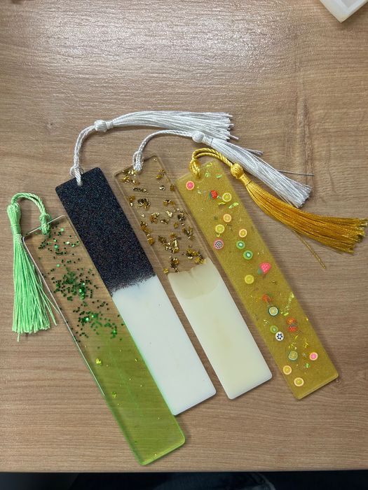 книгоразделите и ключодържатели от епоксидна смола