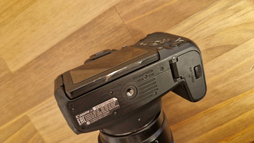 Canon EOS 77D с EF-S 17-85mm подарък
