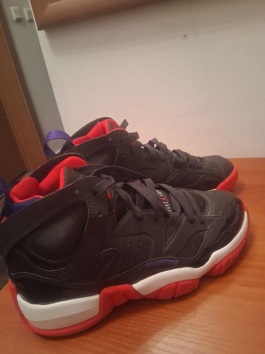 Високи маратонки Nike Jordan,само пробвани веднъж.Без кутия са.