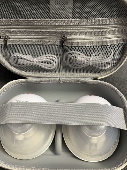 Momcozy M5 - двойна електрическа hands free помпа за кърма