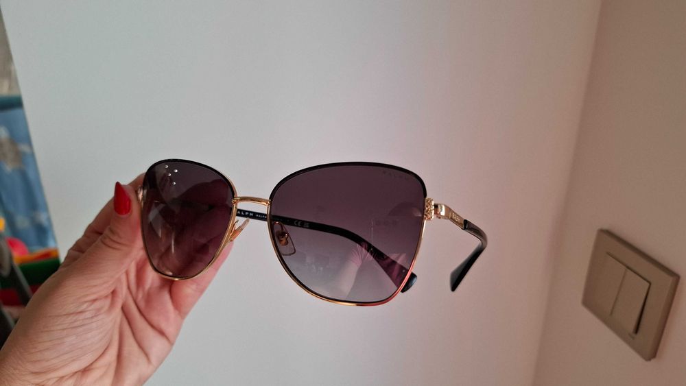 Очила дамски.Като нови