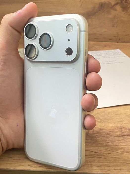 Iphone 17про 600 000