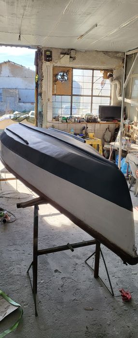 Vând barca  din stejar și fibra