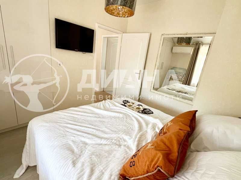 Продава се Тристаен апартамент в Пловдив, Център - 120 кв.м за 2709 €/кв.м - Снимка #8