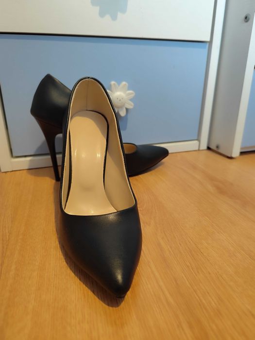 Официални обувки на висок ток