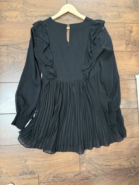 Малка черна рокля от шифон от полиестер, с вградени панталонки, М