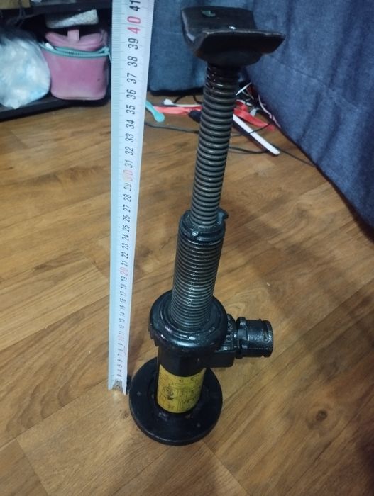 Домкрат японский продам.