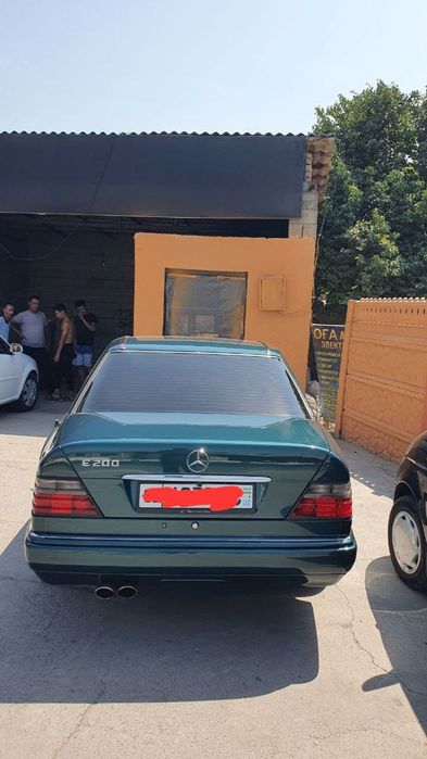 Mercedes w 124 E200 sotiladi