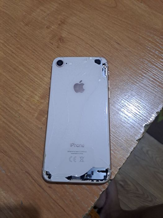 Продается IPhone 8