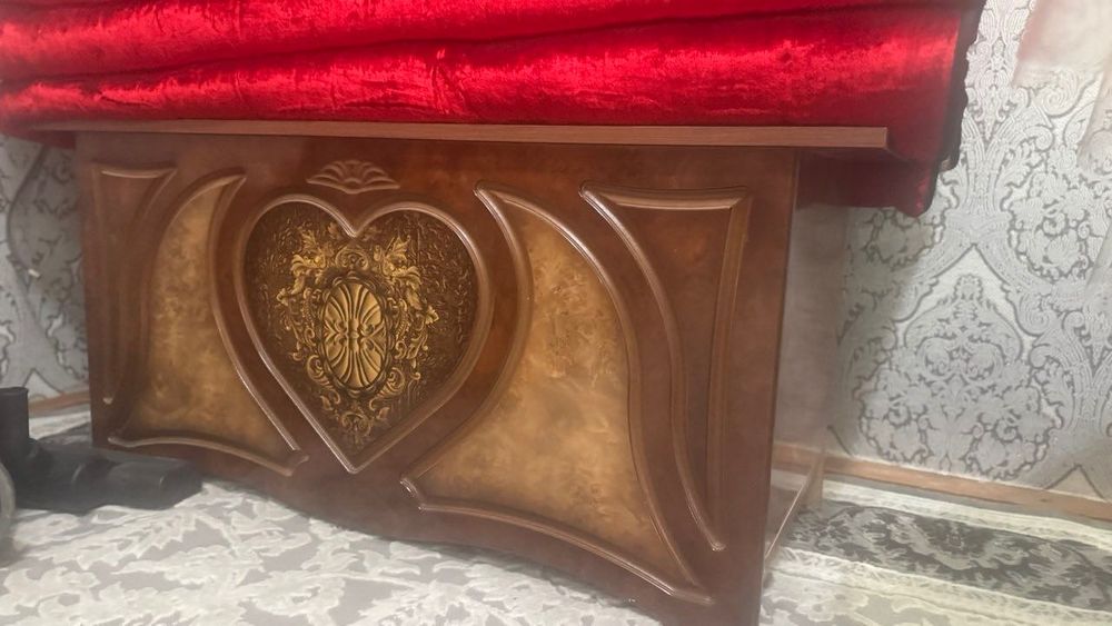 Спальный гарнитур