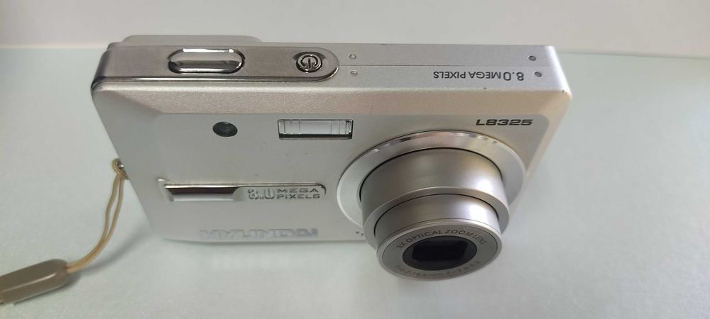 Като нов компактен фотоапарат HYUNDAI L8325