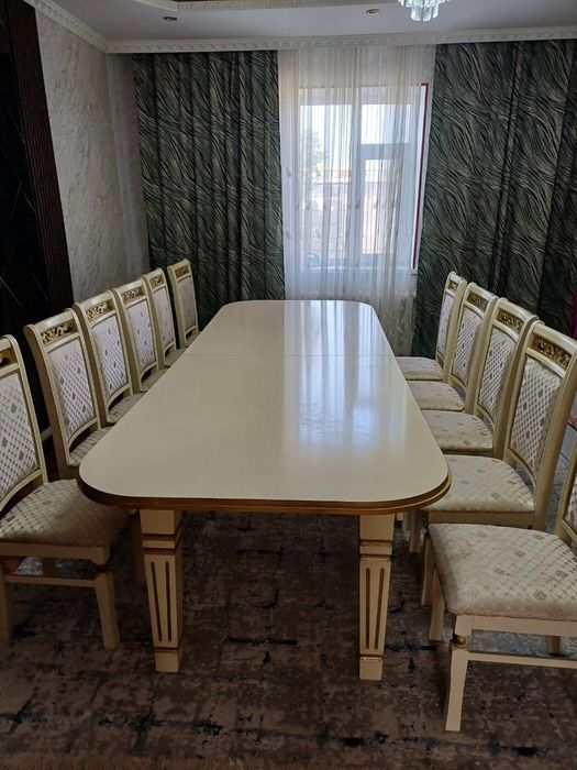 Спальный гарнитур и стол стулья