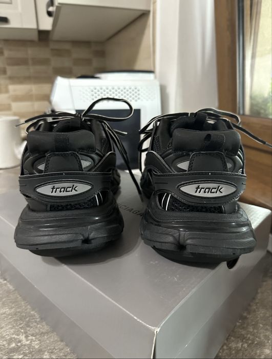 Balenciaga black lef noi