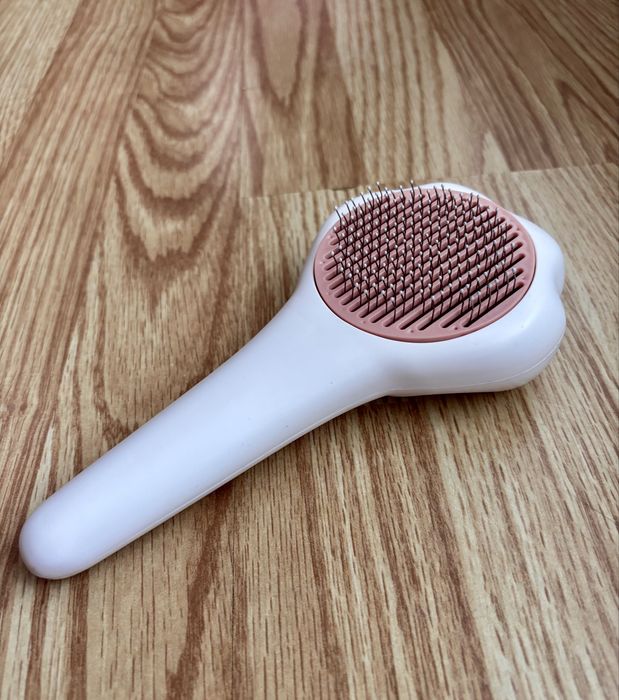 Самопочистваща се четка за домашни любимци