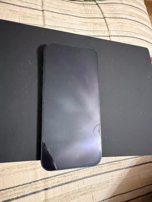 Продам Iphone 13