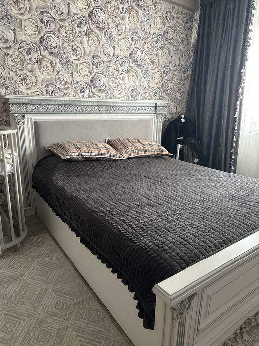 Кровать комод спальную комнату