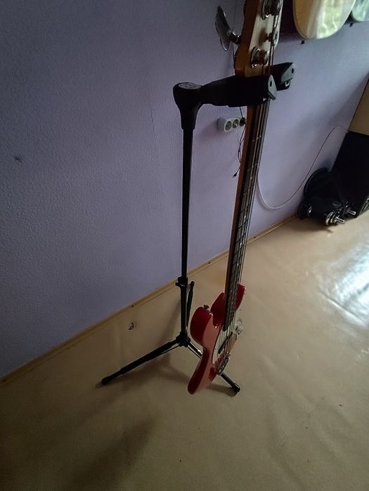 Продаю стойку для гитары