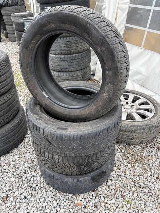Зимни гуми Michelin 205/55 R16 – много добро състояние