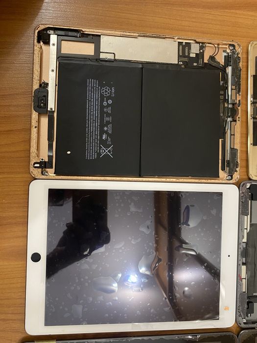 Lot 10 Ipad gen 7, gen 8 , gen 9 ,air 2 (doar pentru piese)
