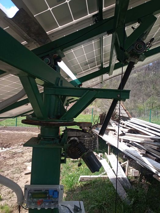 Traker solar pentru panouri fotovoltaice
