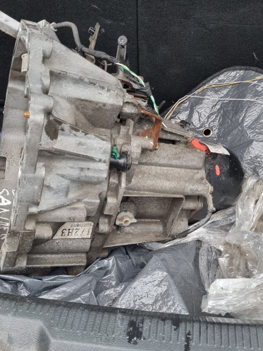 Скоростна кутия за Дачия Сандеро 1.2  2014. Кутията  е с помпа.