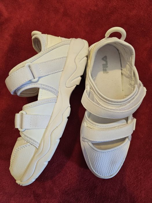 Vand adidas deschis in fata Fila