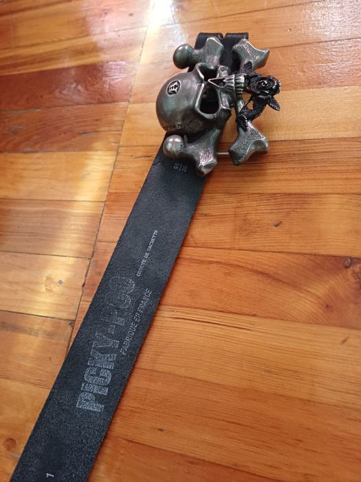 Кожанный ремень  с черепом .