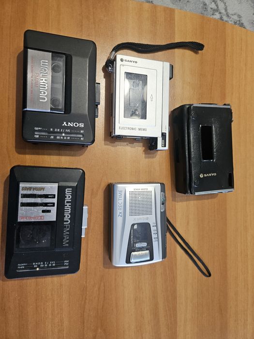 Lot 4 bucati walkman,  3 bucăți Sony si 1 bucata Sanyo.