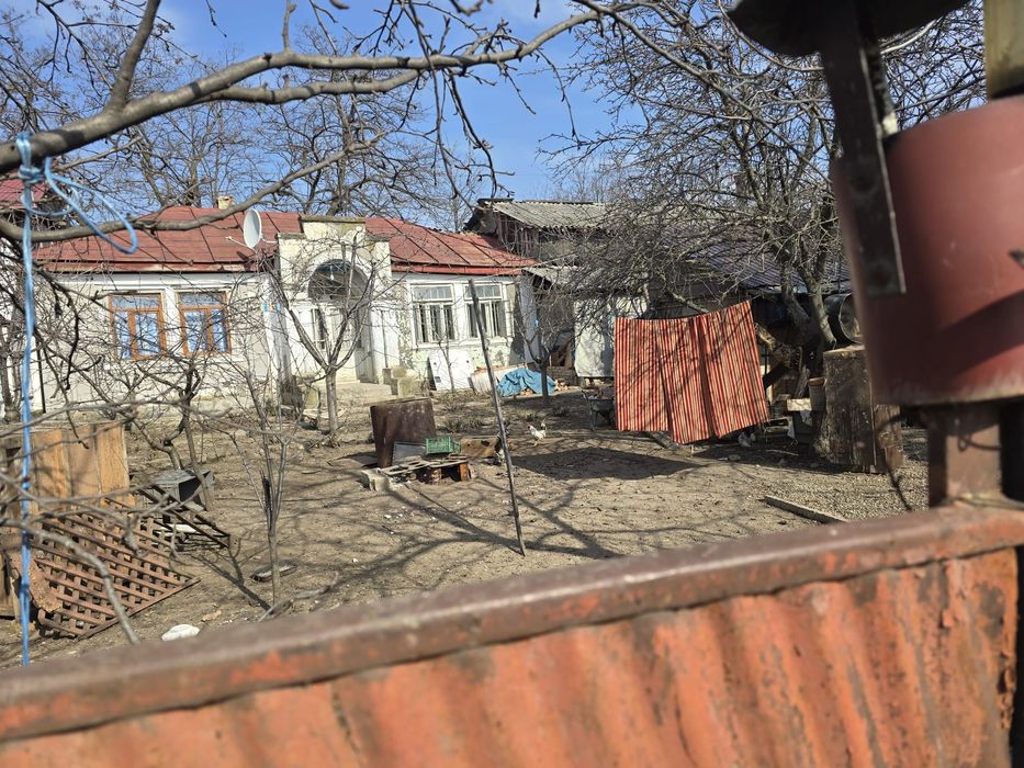 Casa  și teren de vânzare