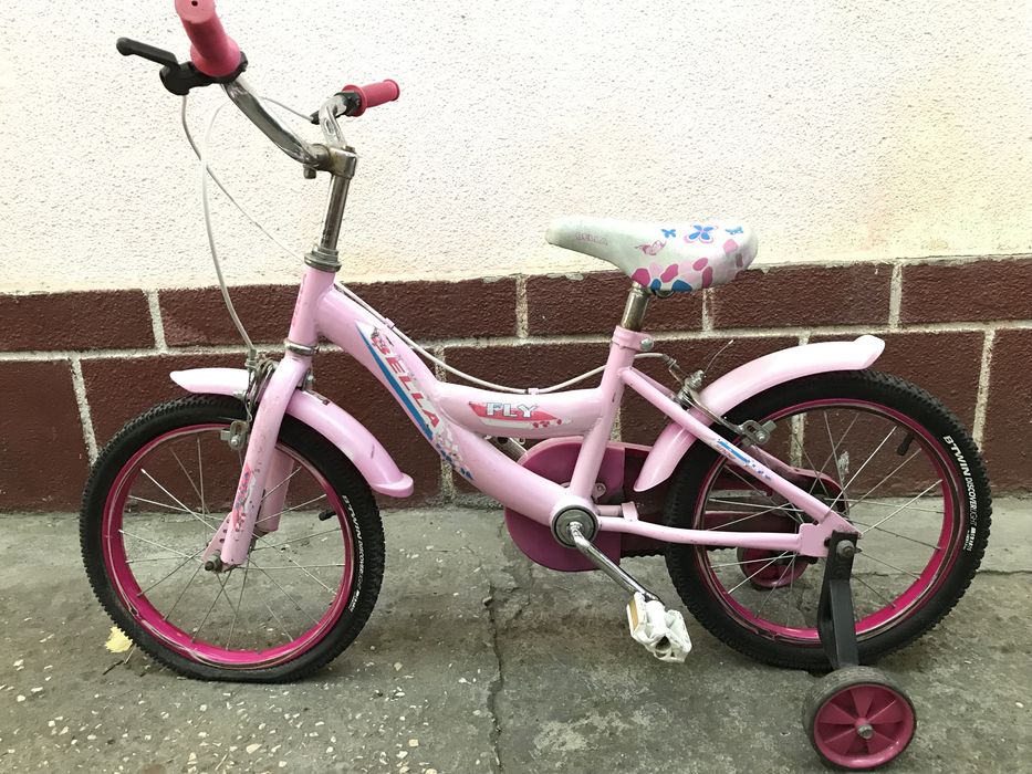Bicicleta roz pentru fete