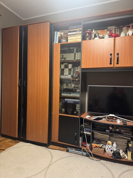 Vind biblioteca din 4corpuri furnir de cires in stare foarte buna